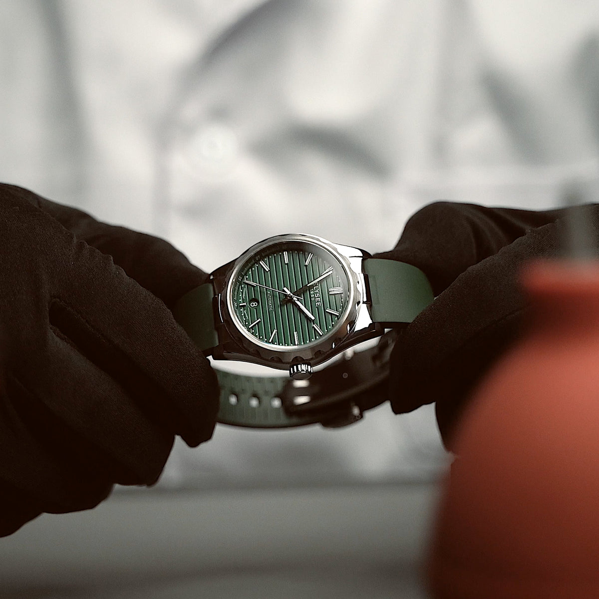 Working on an ELYSEE watch in the Düsseldorf workshop