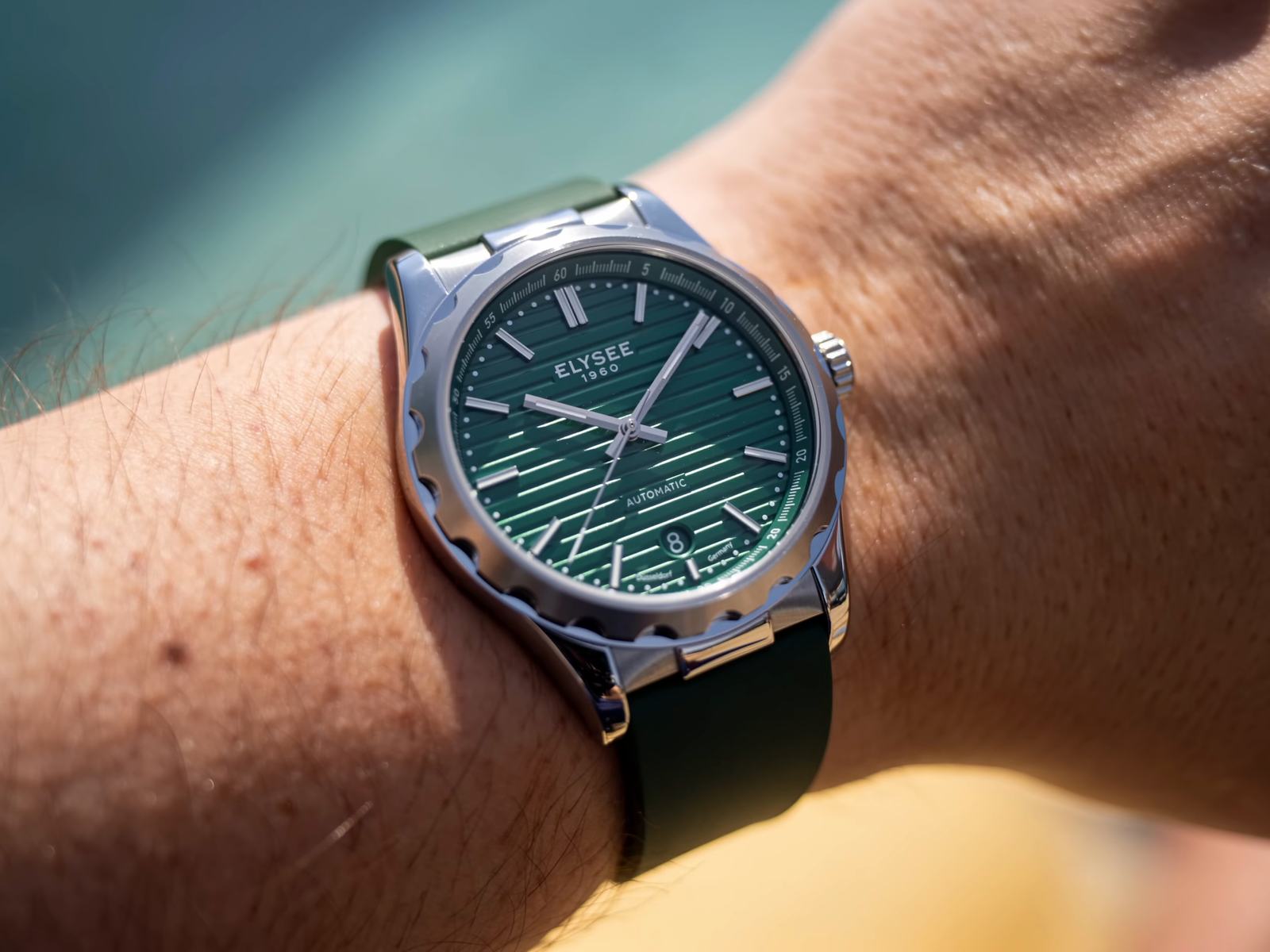ELYSEE Uhr im Wasser